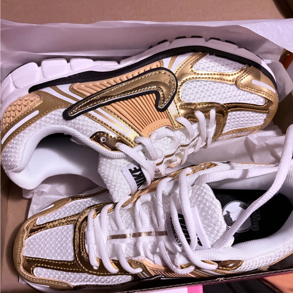 Nike Women's White and Gold Athletic Sneakers
